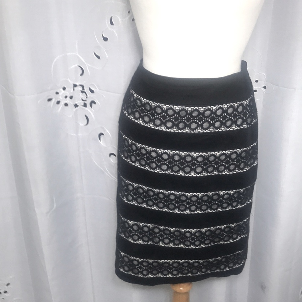 White House Black Market pencil size 6 skirt.